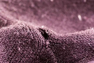 Wollpullover Loch
